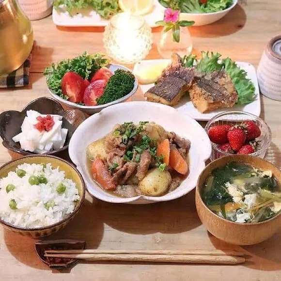 【画像】毎日こういう朝ごはん作ってくれる美人妻が欲しいんやがｗｗｗｗｗｗｗｗｗｗｗｗｗ