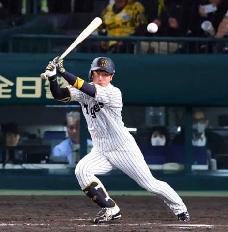 阪神 FA熟考中の近本光司31歳誕生日、球団公式に「いいね」3・9万 残留願うメッセージも続々