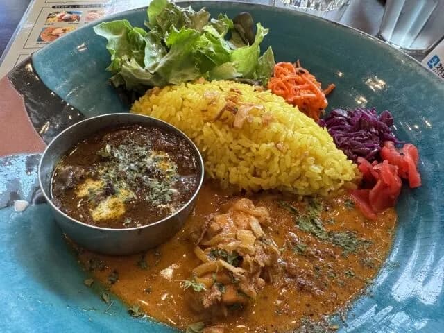 インド(食べ物美味しいです、観光名所多いです、優しい人多いです)←この国