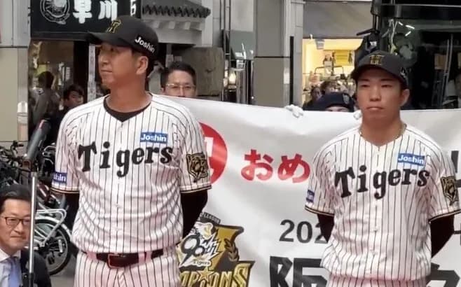 パレードで球児が声を詰まらせ、代打石井