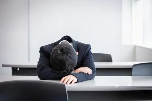 【悲報】精神科通い高3ワイ、人生に絶望してしまう・・・・・