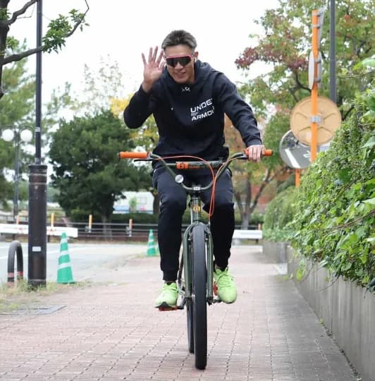 柳田悠岐（37歳　20試合 .288 4 9）「小久保監督に『俺が37歳の時は全試合出場したけどな』と言われた