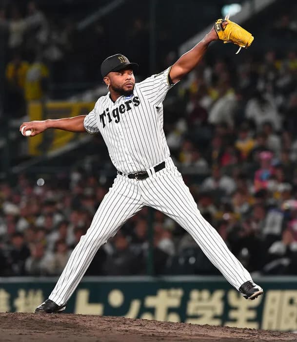 阪神・ドリスが帰国「球団のみなさんに感謝」  今季6年ぶり復帰で20試合に登板   2勝2敗、防御率1.93