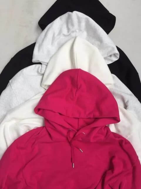 パーカーって何歳まで着てもええんや？