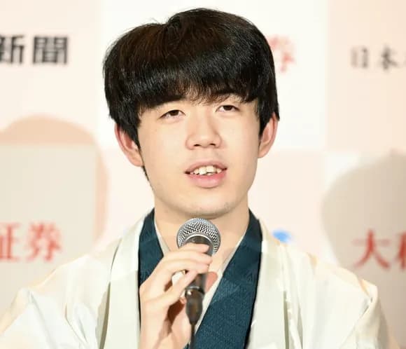 【朗報】藤井聡太竜王、5連覇達成で永世称号獲得！最年少＆史上3人目、記録づくめの快挙ｗｗｗｗｗｗ