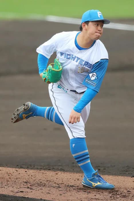 巨人、前日本ハムの北浦竜次と支配下選手契約、前ソフトバンクの板東湧梧と育成選手契約を発表