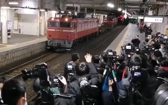 【動画】 撮り鉄さん、駅員に怒られて逆ギレwwwwwwwwwwwwwww
