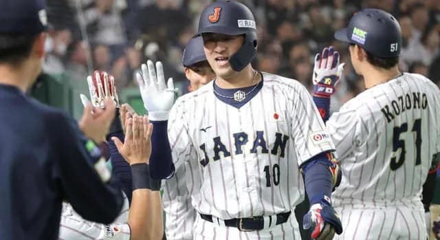 侍ジャパン佐々木泰ダメ押し2点打！小園2安打3出塁！岸田決勝3ラン！西川2安打2打点！森浦2被弾も打線爆発！逆転勝ちで日韓戦10連勝！【日本11-4韓国/試合結果】