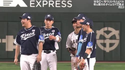 野村勇、韓国内野陣に囲まれ和気あいあい