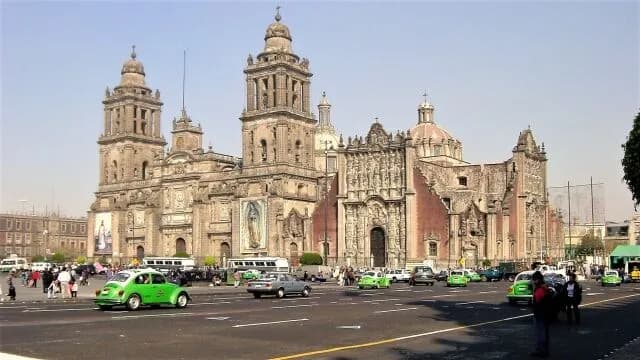 メキシコ(食べ物美味しいです、観光名所多いです、陽気な人多いです)←この国