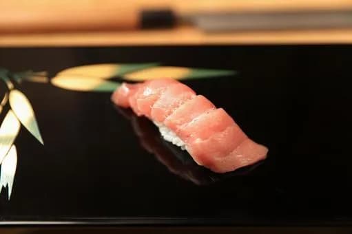 【悲報】高級寿司「一貫500円!w(原価50円)」wwwwwwwwwwwwwwww