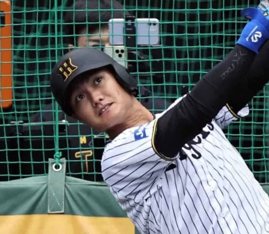 阪神　西純が野手転向後、初ヒット　１４２キロをはじいて中前打　球場内から歓声と拍手　右翼守備も披露