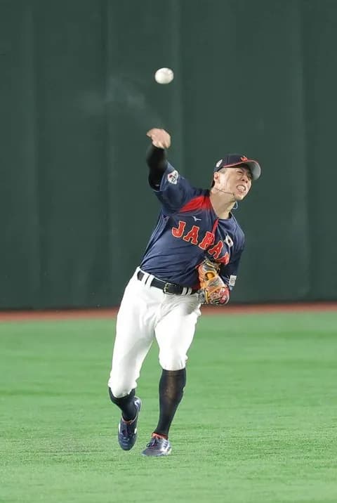 【侍ジャパン】五十幡亮汰が神返球で同点阻止! 4回には同点の押し出し四球と躍動