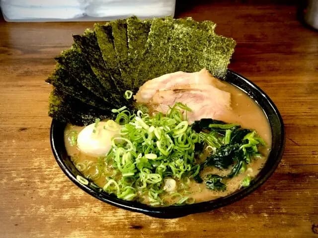 悲報 ラーメンに入ってる海苔をどう使うのか解らない😭