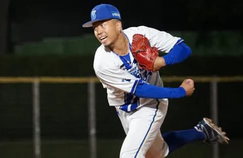 DeNA松本凌人、森唯斗の背番号継承で「恩返しは結果で」　入来コーチも「彼の球は桁違いにいい」