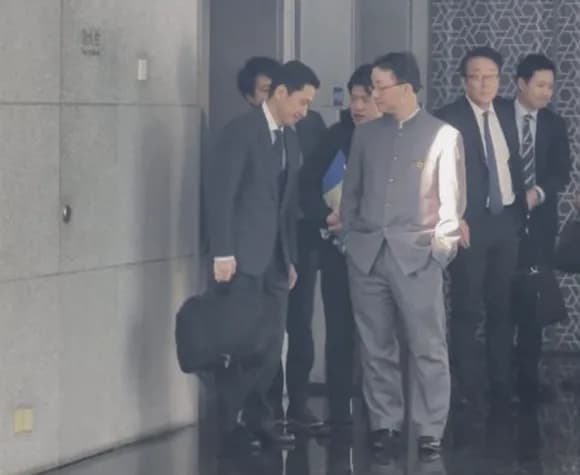 【画像】外務局長、中国の偉い人にめちゃくちゃ怒られてしょんぼりｗｗｗｗｗｗｗｗ