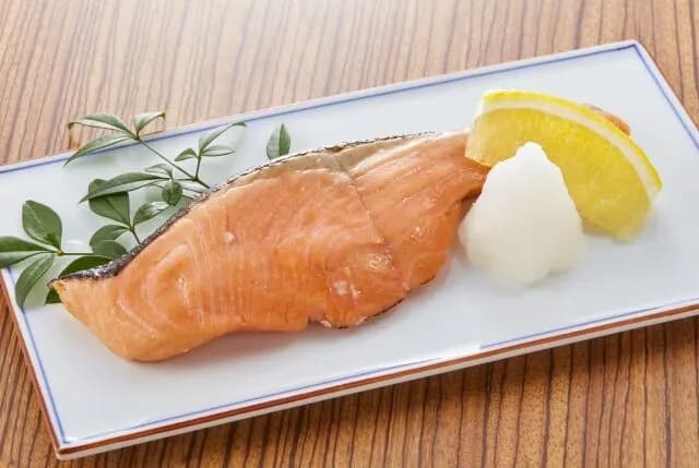 鮭をシャケって言う人って