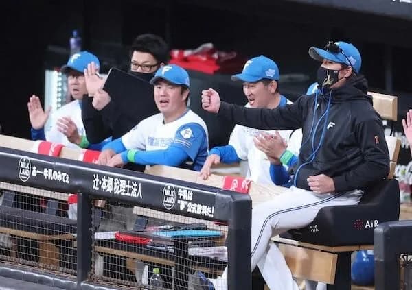プロ野球コーチ（年俸1000万円～3000万円）←これスター選手たちが何でやりたがるんやろ？