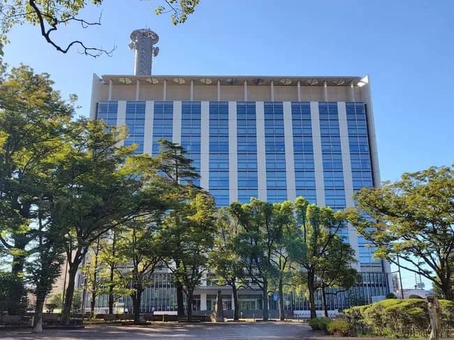 お茶ペットボトルに小便してコンビニ冷蔵棚に並べた男(26)⇒逮捕