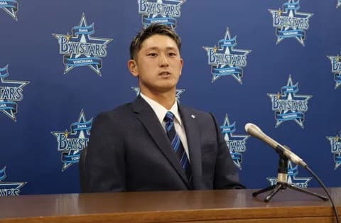 DeNA松尾汐恩、年俸1200万増で「おじいちゃん、おばあちゃんにおいしいものを食べさせてあげたい。いつも漬物しか食べていないので」