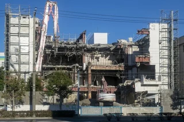 【悲報】解体業者の人手不足、限界突破　倒産過去最多へ