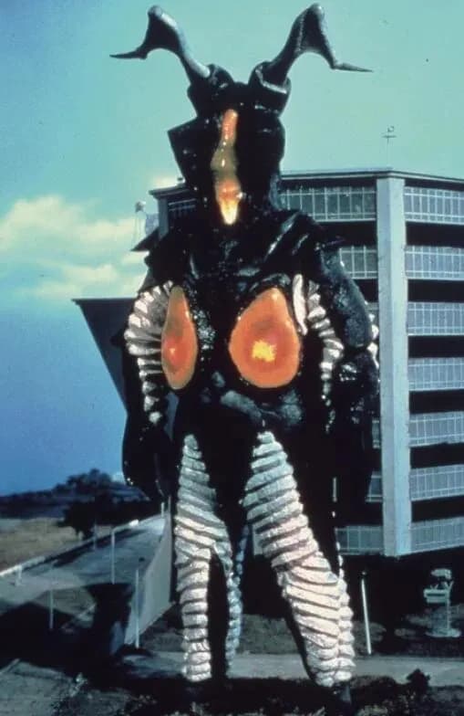 ゼットン 格闘強いです 一兆度の火球撃てます←負ける要素が見当たらない