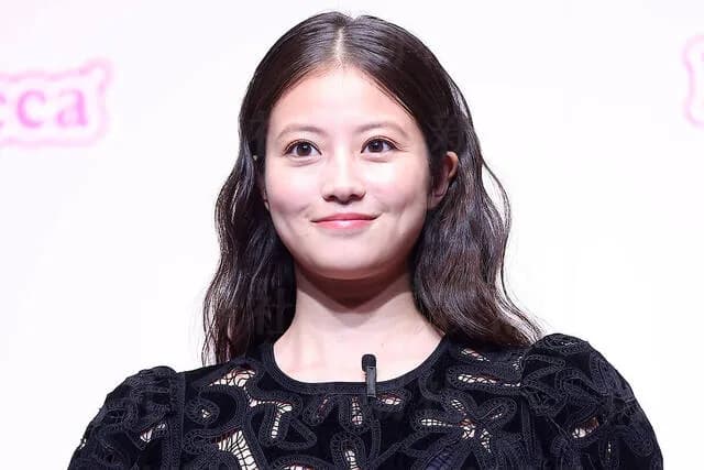 【悲報】人気No.1国民的若手女優さん、3億円トラブル発覚…