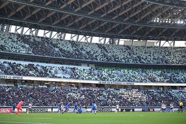 【悲報】サッカー天皇杯決勝、試合よりも国立ガラガラが話題になるｗｗｗｗｗｗｗｗ