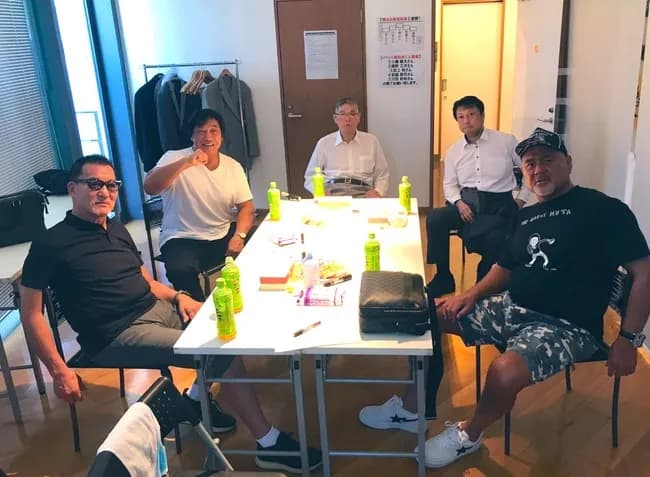 【画像】プロレスラーの控え室、恐すぎるｗｗｗｗｗｗ