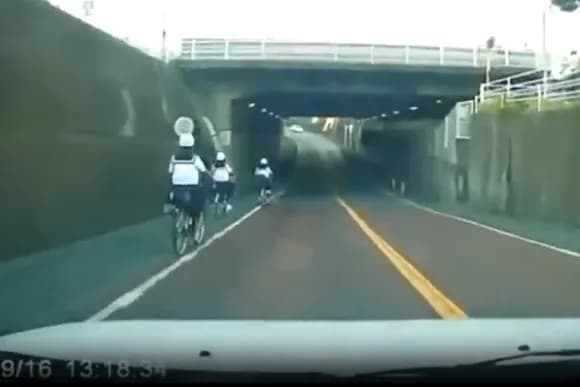 【動画】チャリンコJC、危うく轢かれるｗｗｗｗｗｗｗｗｗｗｗｗｗｗｗｗｗｗ