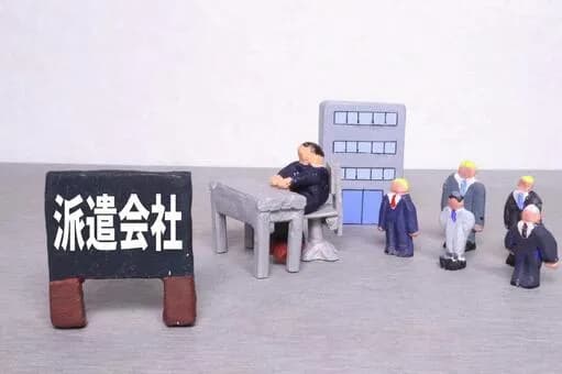 【悲報】ワイ(大手会社)(に派遣されてる月収20万契約社員)「勝ち組やな…」