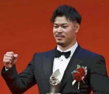 阪神球団さん、佐藤輝明のカッコいいMVPグッズを頼みます！！！