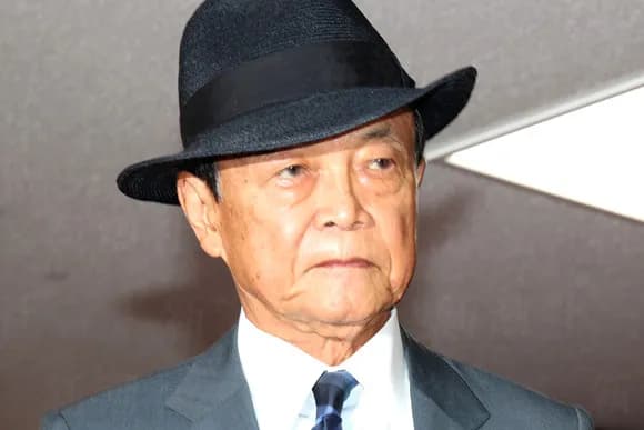 【画像】麻生太郎さん、ものすごい顔で官邸入りｗｗｗｗｗ