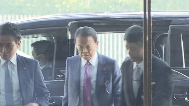【高市悲報】麻生太郎さん、ものすごい顔で官邸入り