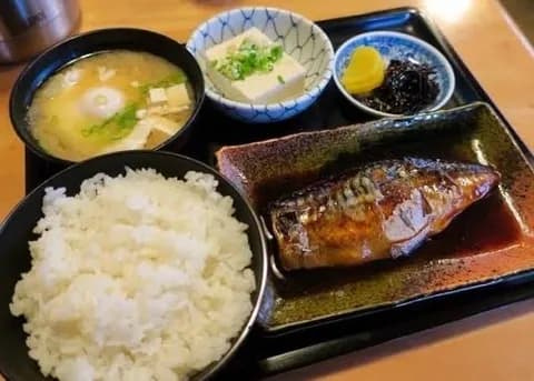 【ドン引き】配膳の正しい位置を『B以外』だと思ってる奴がいる事実wwwww