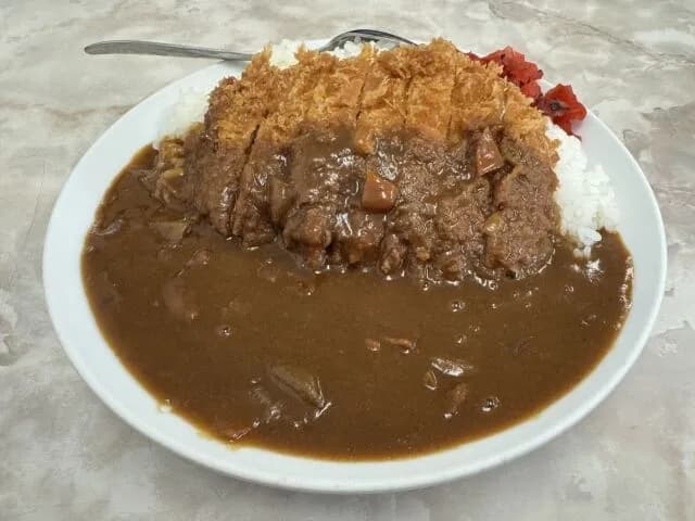 【画像】カツカレーのルゥのかけ方🍛、どれが正解なのか