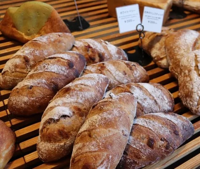 日本人、何故かパンを買い漁る　パン市場の売上が急増