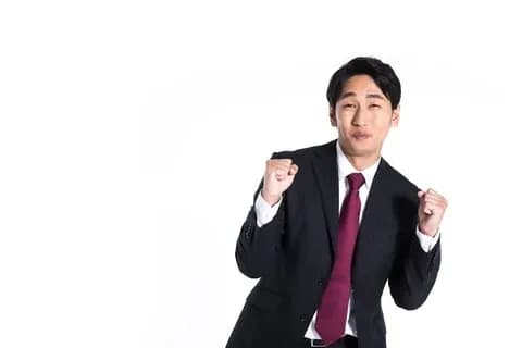 （ ヽ´ん`）「真夜中になると部屋でファイティングポーズをしてる」