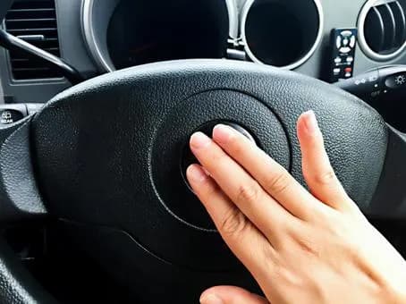 車で道譲った時に運転手がお礼してこなかったら思いっきりクラクション鳴らしてる