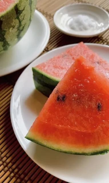 日本人「スイカに塩！トマトに塩！さつまいもに塩！」