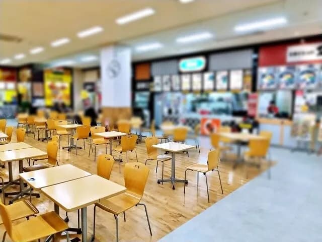 フードコートのラインナップって「和食・中華・洋食・粉物・うどん・唐揚げ屋」で固定なの？