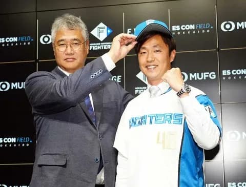 日本ハムへトレード移籍の島本が入団会見