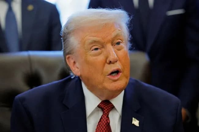 トランプ氏、米台交流強化の法案に署名　中国「越えてはならぬ一線」