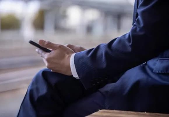 【悲報】識者「同性の友達がいない男は団地育ちと同じぐらいやばいから付き合わない方がいい」ｗｗｗｗｗ