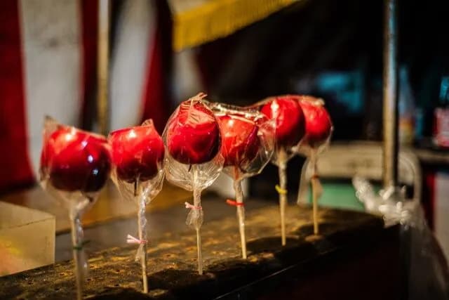 りんご飴ってなんで屋台の定番になったんや?🥺