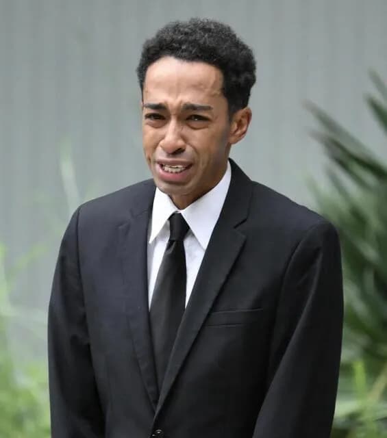 【悲報】草間リチャードさん、心の病は同性愛ミュージカル出演による過労のせいだった・・・・・・・・・・・