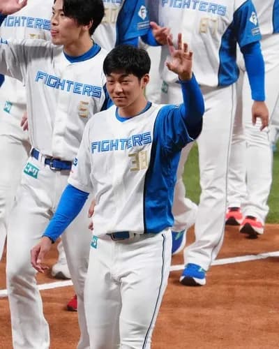 西武　日本ハムからFA・石井と契約合意、3年総額4億円、背番号4　桑原に続きFA補強2人は球団史上初