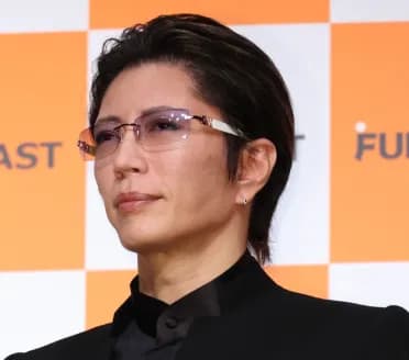 【悲報】GACKT「働くから飯が旨い。働くから自由が輝く。働くから達成感が得られ誰かを支えられるんですよ」