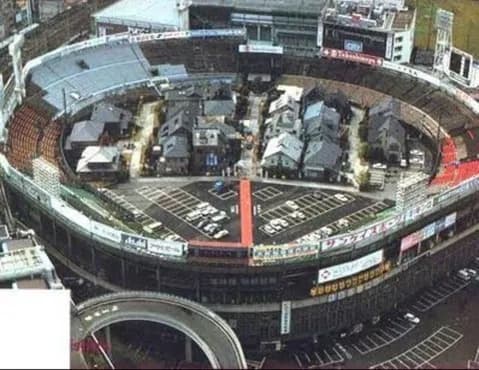 使わなくなった野球スタジアムを住宅展示場にしてた時代があるのエグい