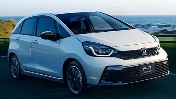 【疑問】ホンダのフィットってめっちゃ良い車なのになんで不人気なの・・・・・？